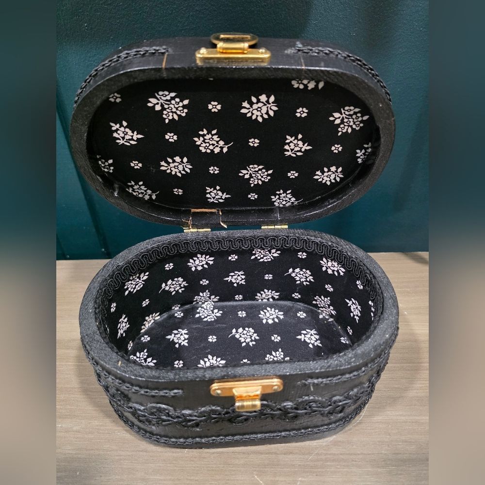 Black Oval Wood Box Handbag Twist Plastic Top Handle Intricate Lace Like Detail - Picture 10 of 15